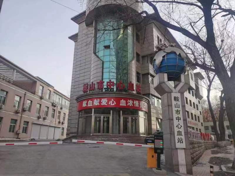 开展红色纽带传递真情，爱心奉献美德传承